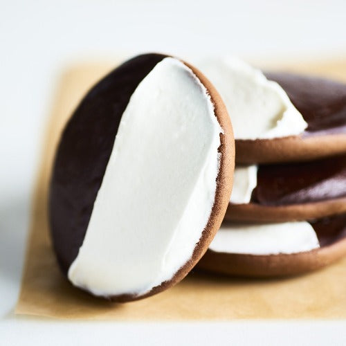 
            
                Load image into Gallery viewer, Combination Pack 12 Vanilla/12 Chocolate Halfmoon Cookies
            
        